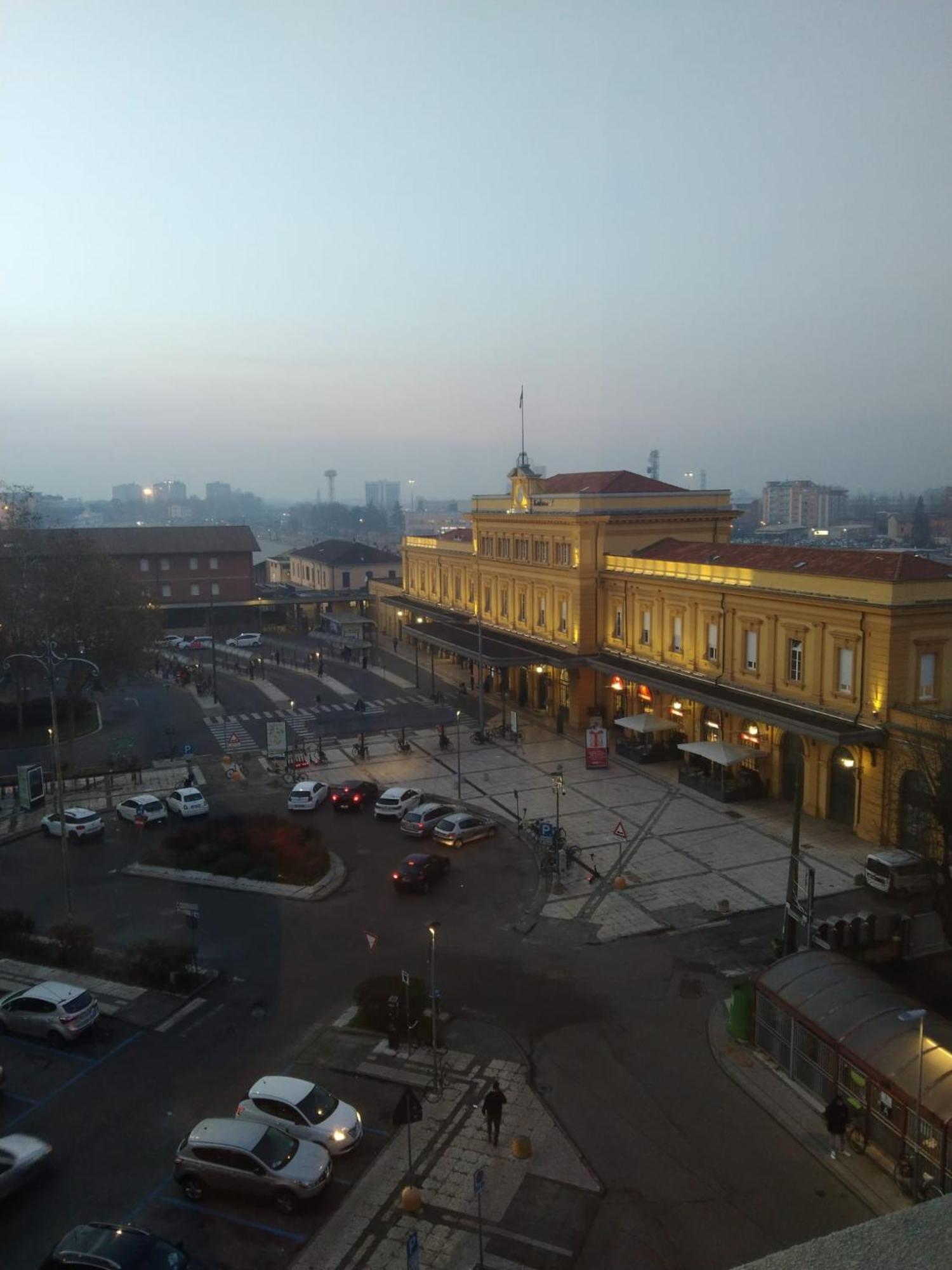 Grand Central By Alloro Su Treno - Affitti Brevi Italia Modena Exterior foto
